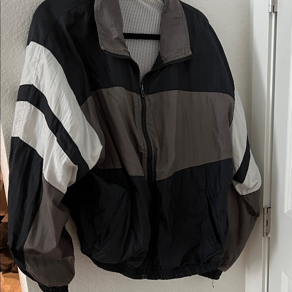 Vintage Men's Black and Gray Windbreaker